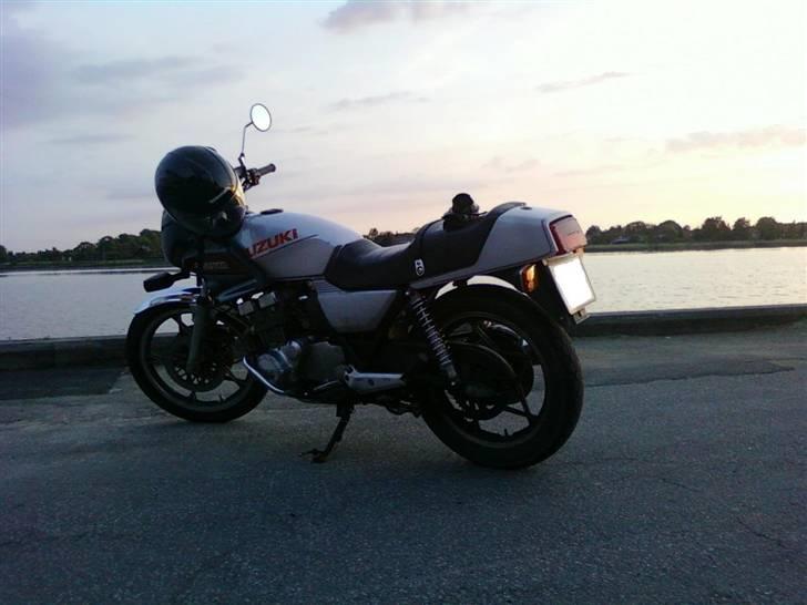 Suzuki GSX 400 F Katana *SOLGT* billede 6