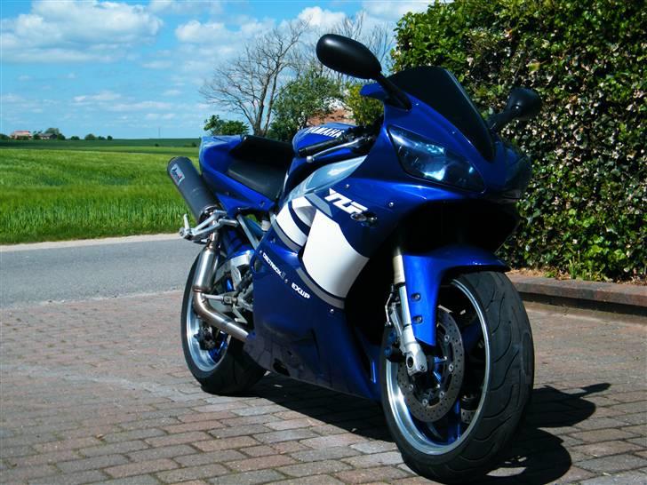 Yamaha YZF R1 billede 3