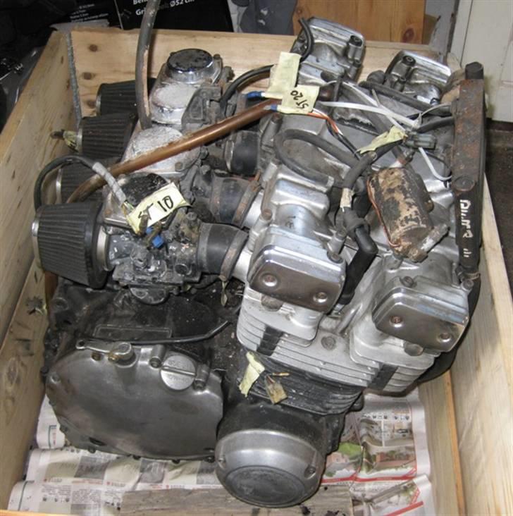 Suzuki GSX 750 "SOLGT" - Det bliver spændende og få startet motoren op..... men den skulle gå fint. billede 2