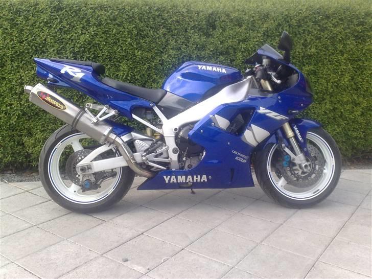 Yamaha r1 billede 1
