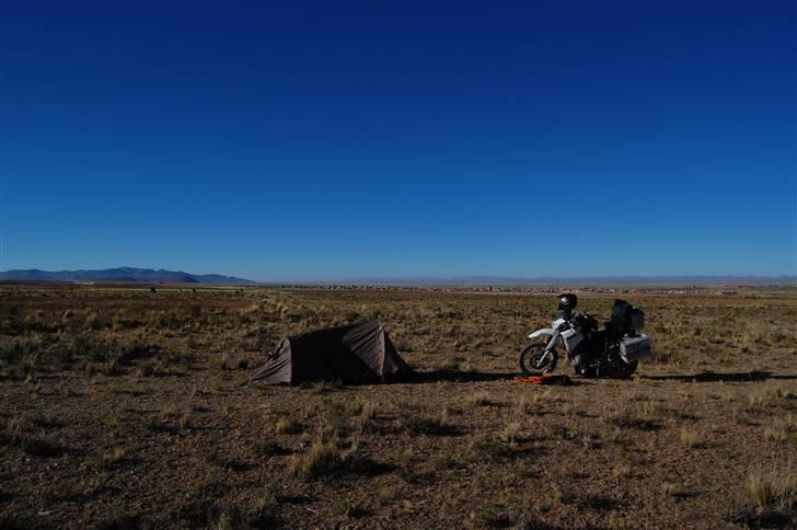 Yamaha xt 660 r Sydamerika racer - mark i Bolivia 4300 meter koldt om natten billede 7