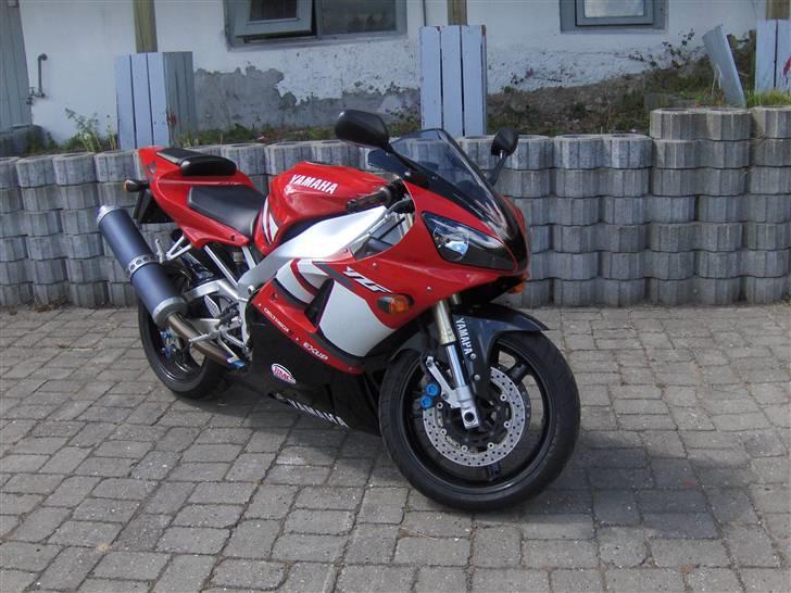 Yamaha YZF R1 billede 1