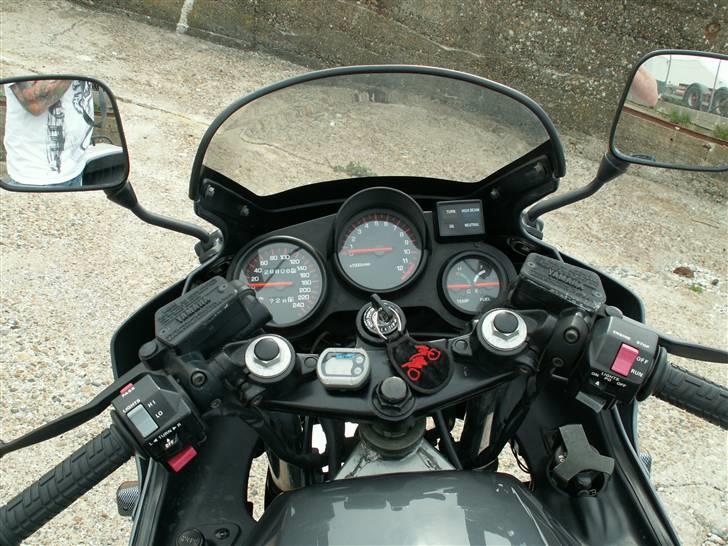 Yamaha FZ 750 billede 10