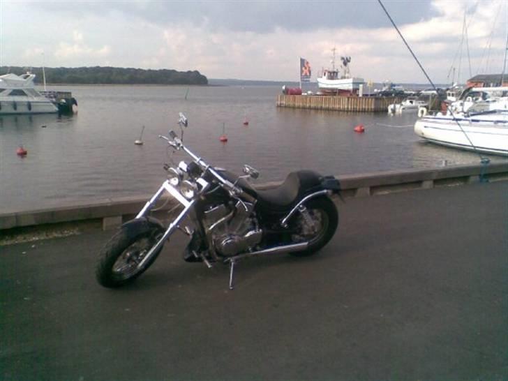 Suzuki VS 1400 Intruder US-model - "The Beast" ved Præstø havn efteråret 2008 billede 4