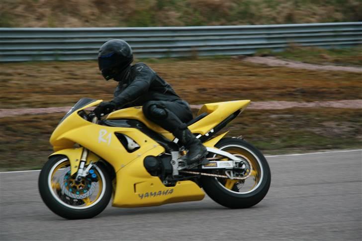 Yamaha R1  (solgt) billede 7