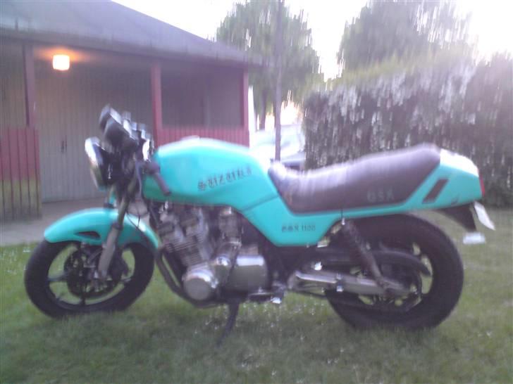 Suzuki gsx 1100 - Så er der kommet en anden motor på havelågen, da den gamle var voldtaget og havde været skildt af 9 gange min. på et års tid, siges der billede 5