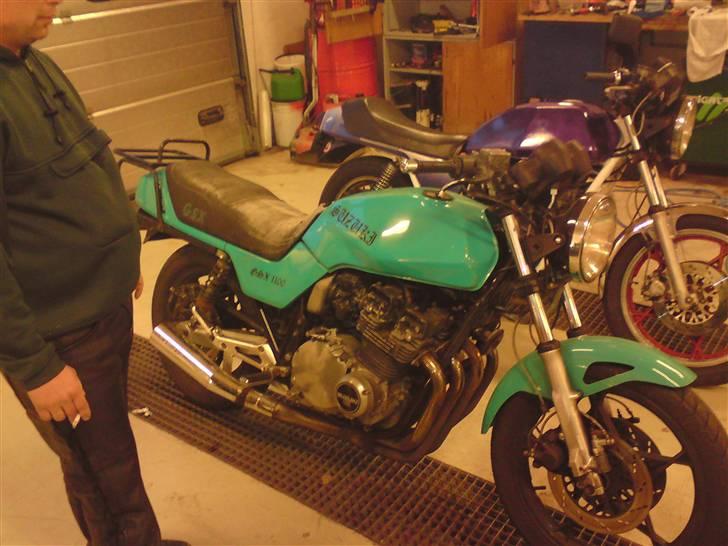 Suzuki gsx 1100 - Vi skulle lige have pillet bagagebæret af. Det skal da ikke sidde der billede 7