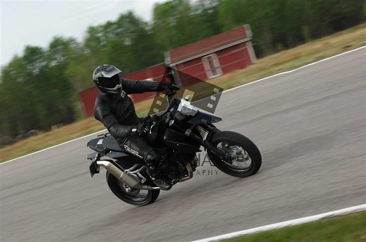 KTM supermoto 690 sm - Anderstorp d.20-05 med Aagensen mc. Super fed dag. billede 5