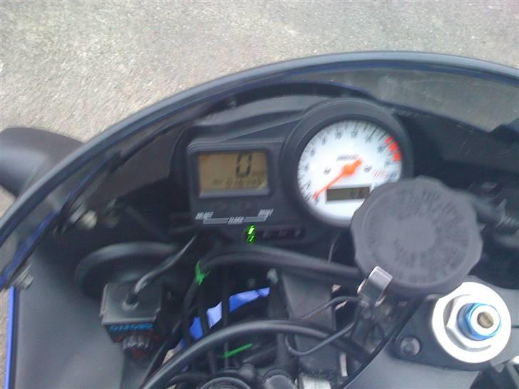 Yamaha Yzf R6 - kl siger 16760km så "næsten" ny billede 2