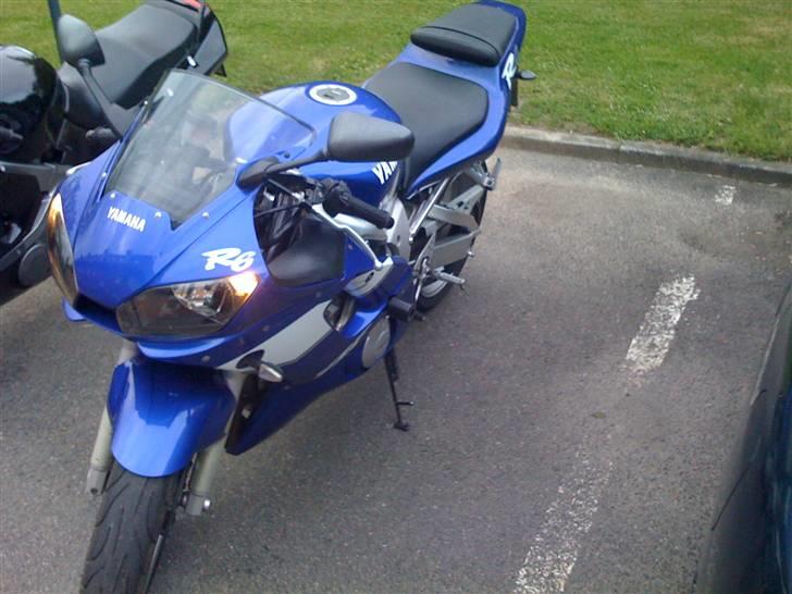 Yamaha Yzf R6 - ikke til at se det er en 99 model :) den er bare smuk billede 7