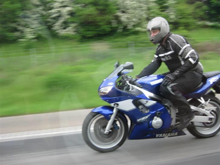 Yamaha Yzf R6 - Afslappet kørerstil billede 10