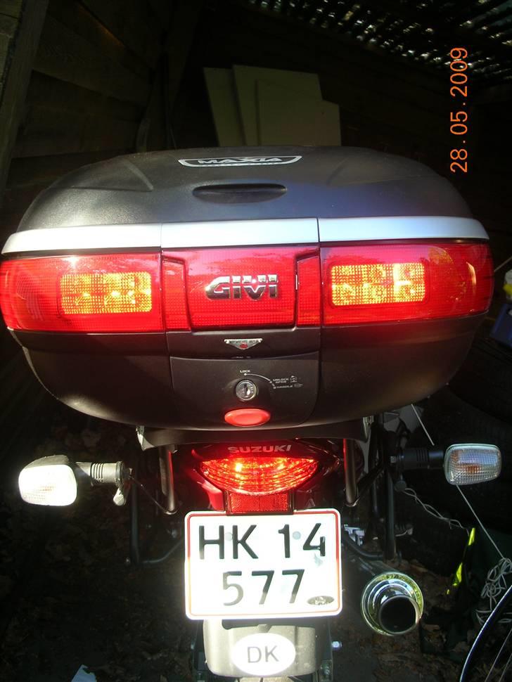 Suzuki gsx 750 f til salg - Har fået monteret bremselys i min givi E52 billede 8