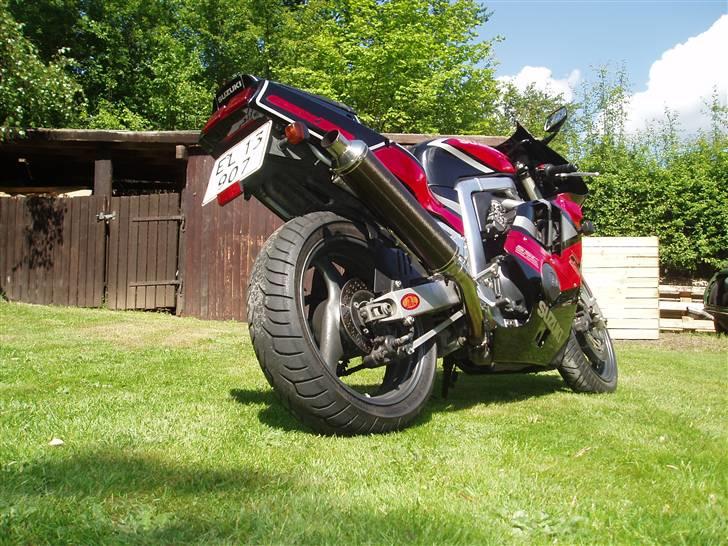 Suzuki GsxR 400 R (solgt) billede 5