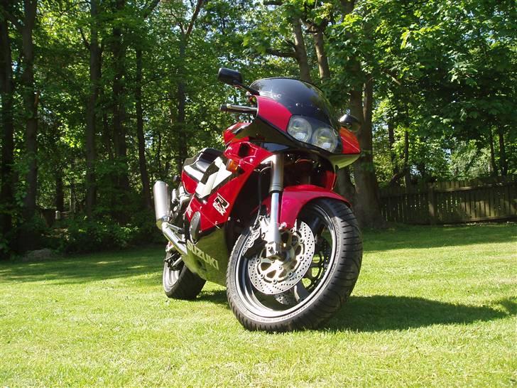 Suzuki GsxR 400 R (solgt) billede 6