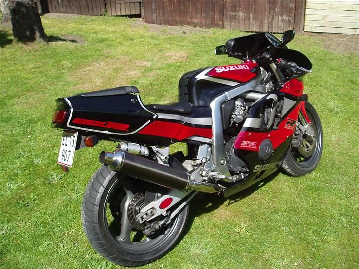 Suzuki GsxR 400 R (solgt) billede 7