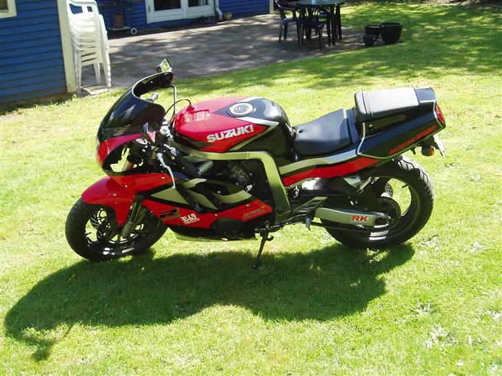 Suzuki GsxR 400 R (solgt) billede 8