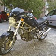 Ducati Monster 750(solgt)