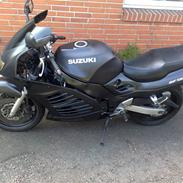 Suzuki RF900R