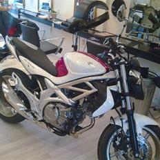 Suzuki Gladius sfv 650-solgt