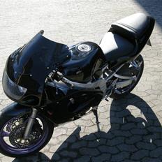 Suzuki gsx-r 400 solgt