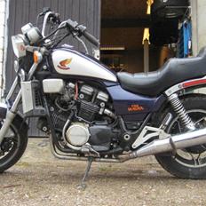 Honda VF1100C V65 "Solgt"