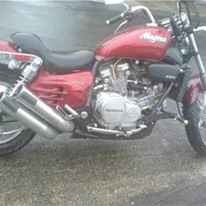 Honda super magna