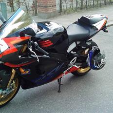 Aprilia RSV 1000R