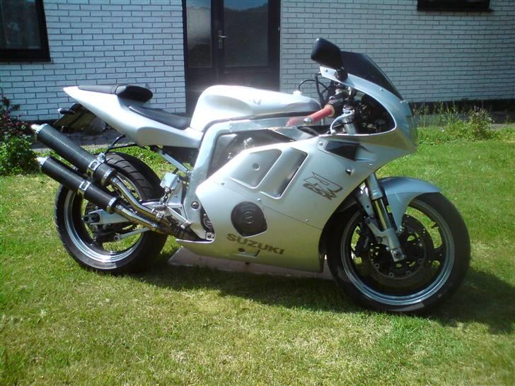 Suzuki GSXR 400R billede 1