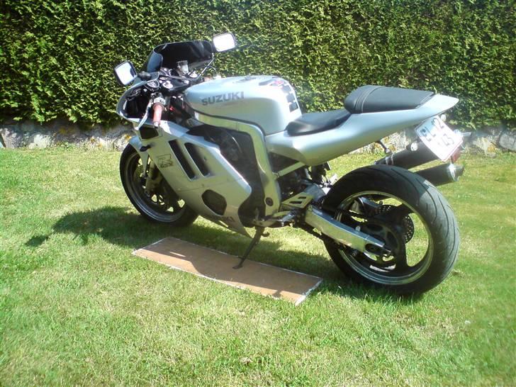 Suzuki GSXR 400R billede 7