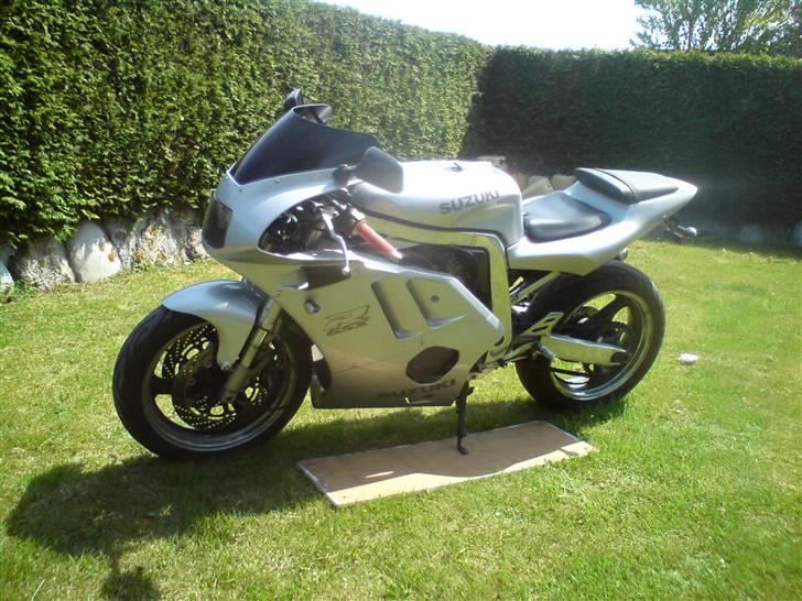 Suzuki GSXR 400R billede 8