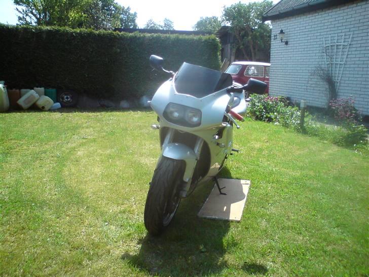 Suzuki GSXR 400R billede 10