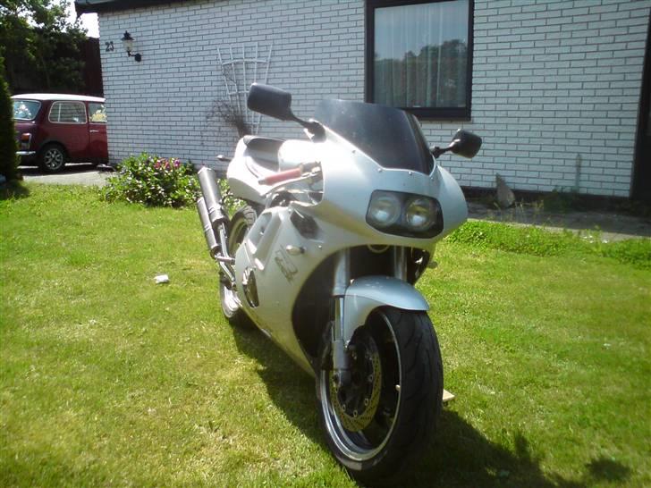 Suzuki GSXR 400R billede 11