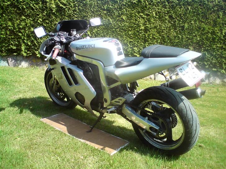 Suzuki GSXR 400R billede 13