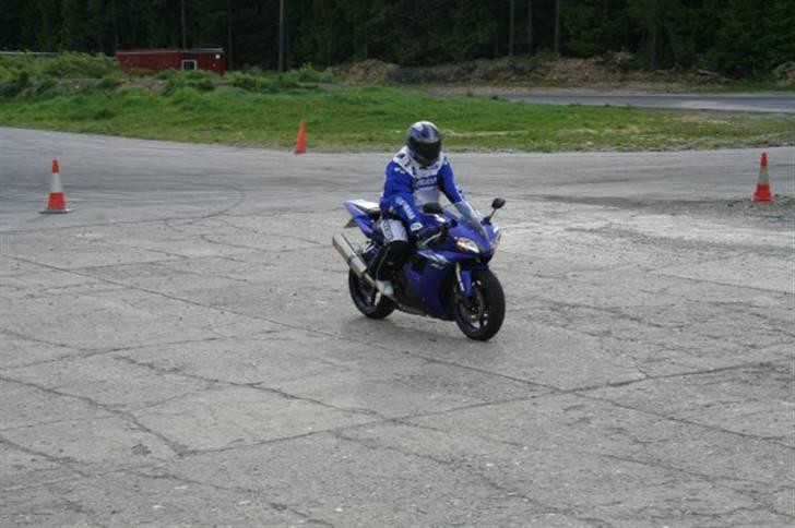 Yamaha R1 billede 6