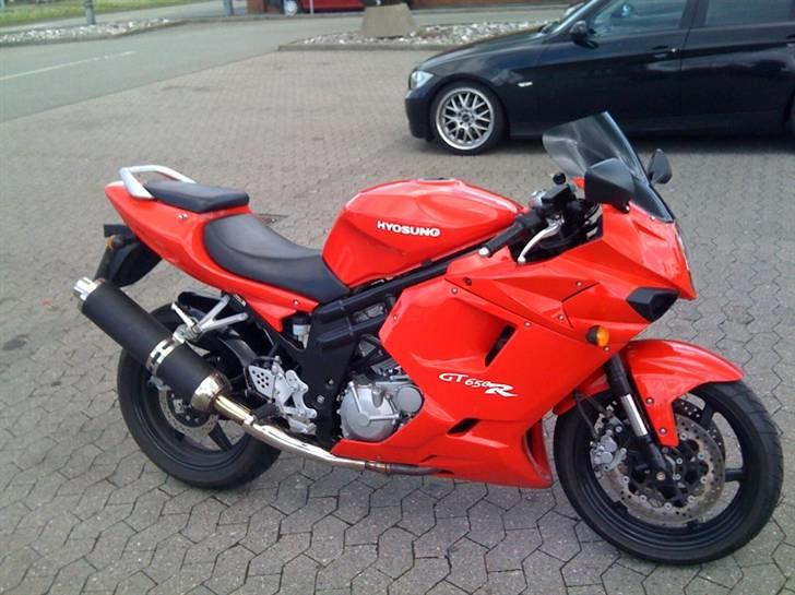 Hyosung GT 650 R (SOLGT) - Mobilfoto med nyt kåbeglas billede 6