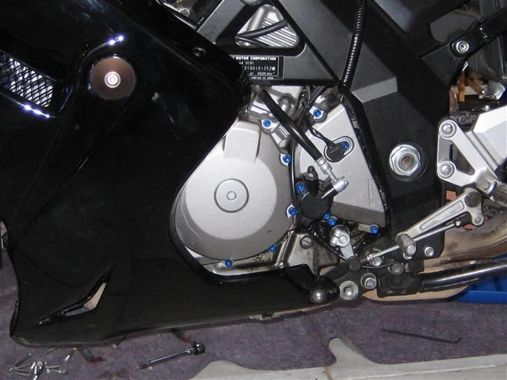 Suzuki SV1000s..... - motorbolte udskiftet til blå billede 9
