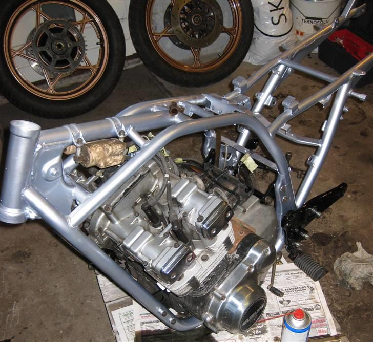 Suzuki GSX 750 "SOLGT" billede 4