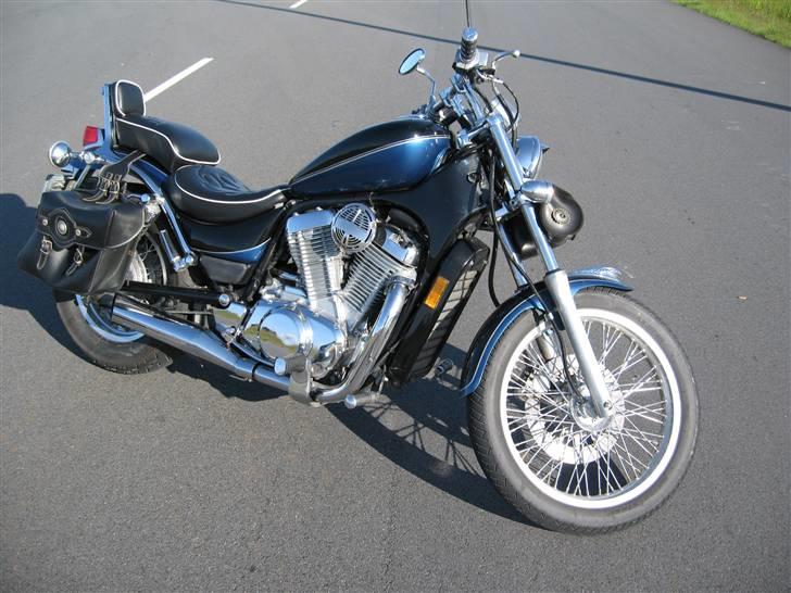 Suzuki VS 750 Intruder *solgt* billede 1