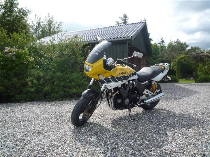 Yamaha XJR 1200 SP Kenny Roberts - Forfra, klar til afgang billede 4