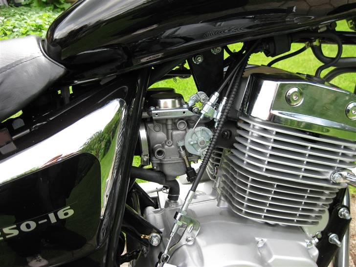 Dorton XT 250-16 - Motoren set tæt på.  billede 15