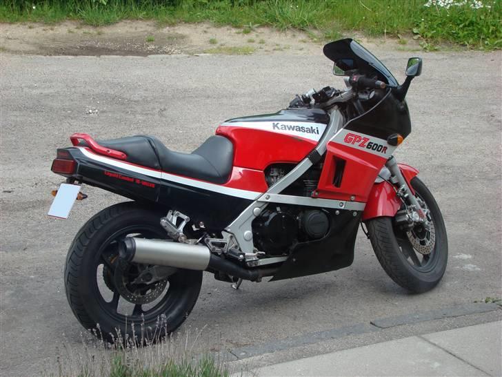 Kawasaki GPz600R/GPZ 600 R/ZX600A Solgt :-( - 2009 maj, renoveret potter. Der ser rigtigt fint ud. billede 14