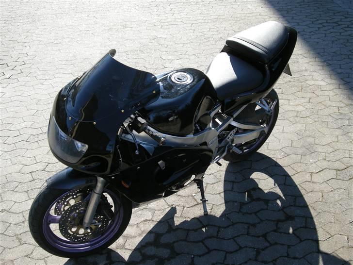 Suzuki gsx-r 400 solgt billede 2