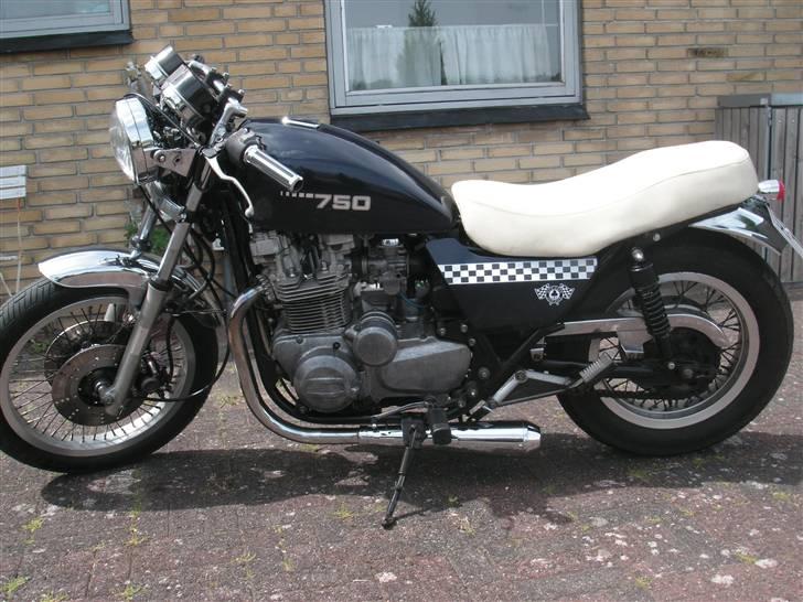 Kawasaki Z 750 LTD SOLGT - Det grimme sæde skal laves om til et helt fladt billede 1