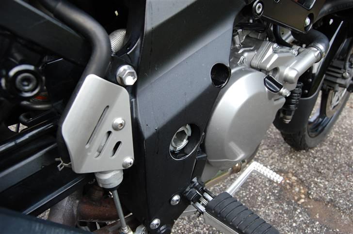 Suzuki dl650k6 - SOLGT - Hjemmelavet beskyttelsesfolie på stellet billede 14