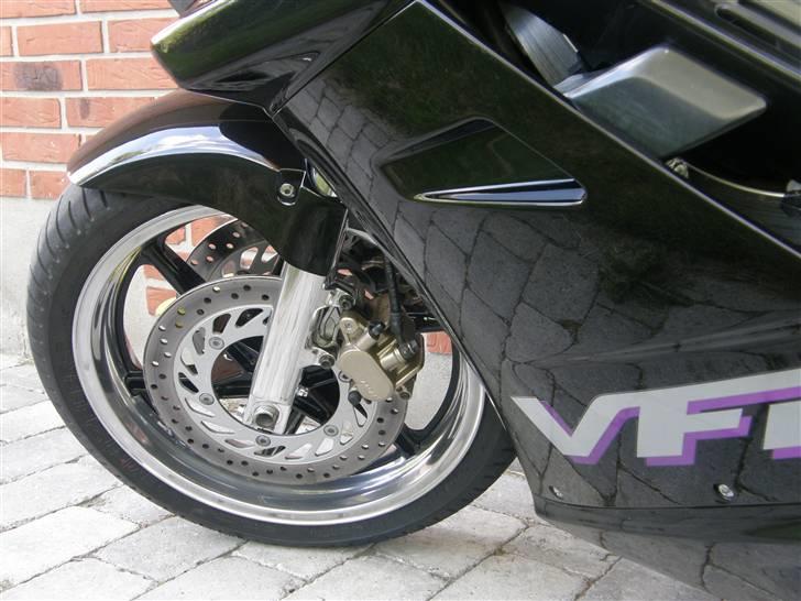 Honda VFR750F - SOLGT - - Pudseklude og ømme fingre ... billede 2