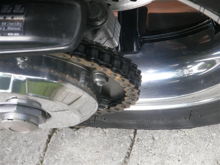 Honda VFR750F - SOLGT - - beskæftigelsesterapi at holde fælgene så blanke ... billede 3