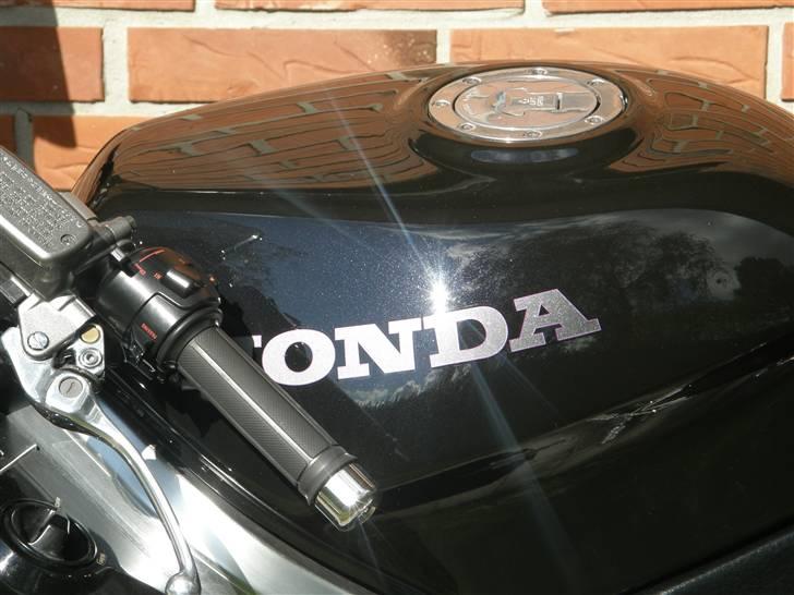 Honda VFR750F - SOLGT - - "Lige i øjet" billede 5