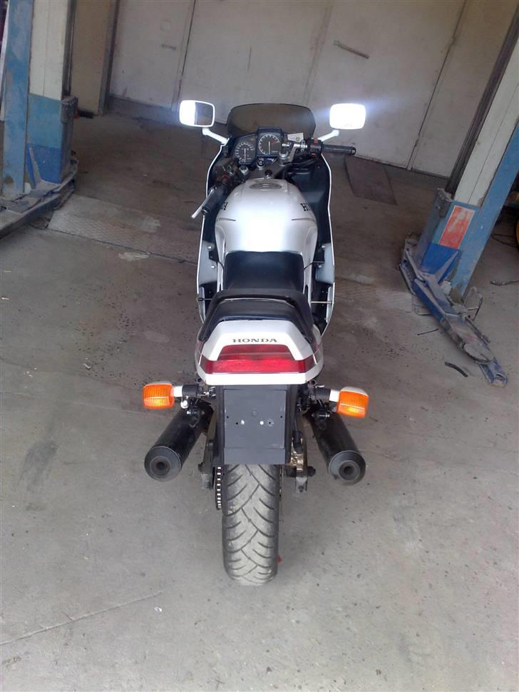 Honda VFR 750 F  " SOLGT" - okay sidde stilling billede 2