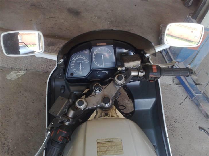 Honda VFR 750 F  " SOLGT" - dejligt udsyn billede 4