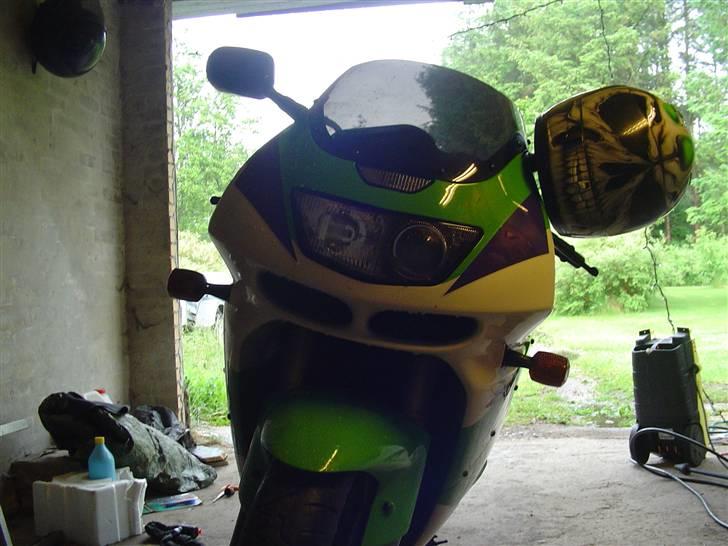 Kawasaki ZX9R billede 10